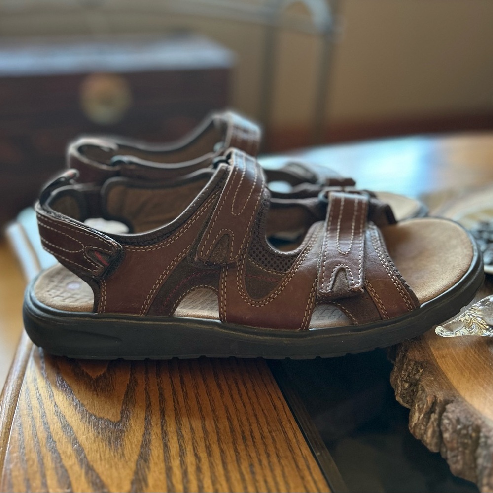 Clarks men’s leather sandals Sz 11